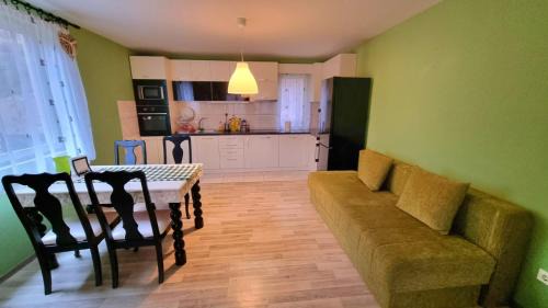 Nisava District Apartment | Budget-Friendly BANJSKI PUT: Highly Rated & Family-Oriented