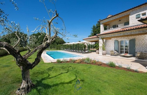 Korenici Villa | Villa with Pool, Tennis Court & Oceanfront Amenities