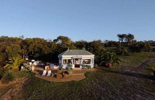 Waitpinga Apartment | Luxury Couples Hideaway by the Sea