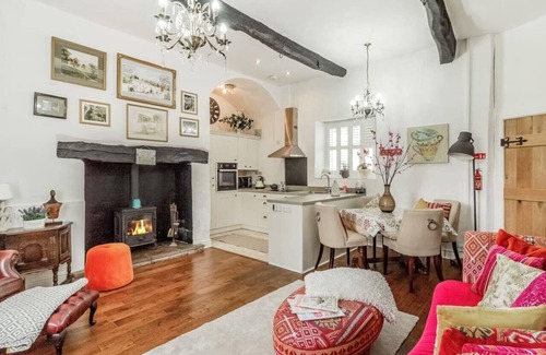 Cowbridge House | Luxury Cowbridge Manor House with outdoor swimming pool
