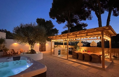El Portet Villa | Cozy Beach Villa with Private Pool and Oceanfront Views