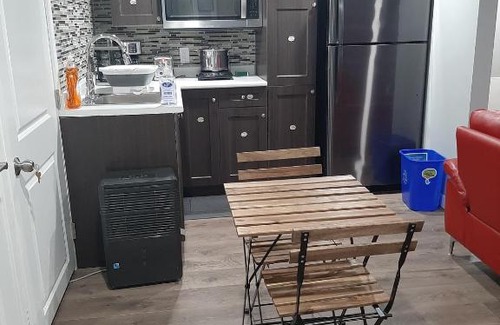 Winnipeg House | Cozy Home Away From Home with Breakfast & Family-Friendly Vibe