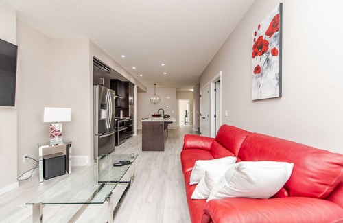Southwest Calgary House | Cozy Home in the Heart of Calgary - 10/10 Guest Rated