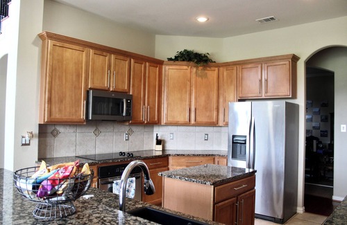 Tarrant County House | Luxury & Cozy Stay: w/Complimentary Massage, Gym, Media, & Game Room