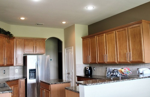 Tarrant County House | Luxury & Cozy Stay: w/Complimentary Massage, Gym, Media, & Game Room