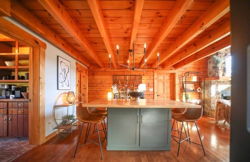 Faber House | Charming Lake View Cabin Near Wintergreen & Cville Attractions