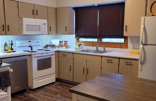Rapid City House | Recently Renovated Hotel Near Hospital with Family Amenities