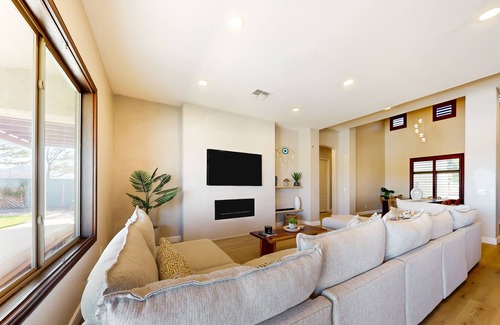 South Mountain House | Desert Oasis Retreat: Pool, Pet-Friendly & 10/10 Rated