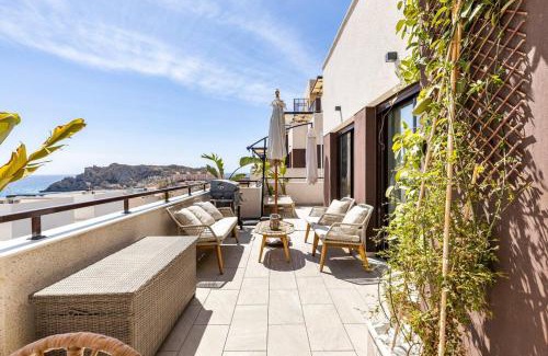 Aguilas Apartment | Designer Apartment with Breathtaking Sea Views & Pool