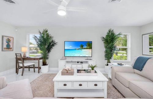 Delray Beach Villa | Designer Delray Beach Retreat - 4 Star, Pet Friendly & Near Shore