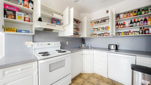 White Plains House | Luxury Designer Home near NYC with Free Parking