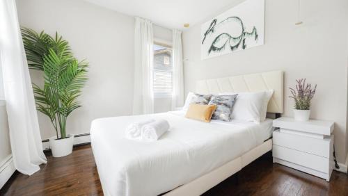 White Plains House | Luxury Designer Home near NYC with Free Parking