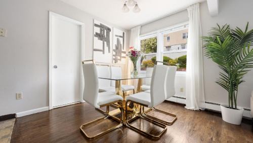 White Plains House | Luxury Designer Home near NYC with Free Parking