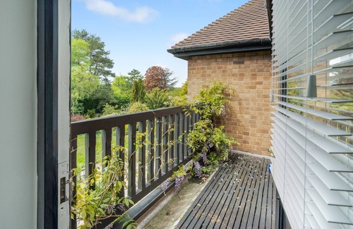 Lichfield Cottage | Elegant Designer Mansion in the West Midlands Countryside
