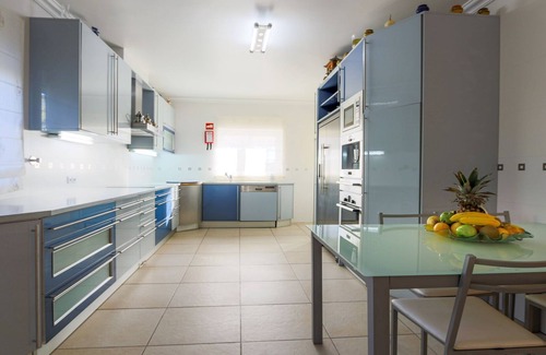 Vale de Parra Villa | Luxury Villa Alegria Steps from n/Galé Beach, 9.8 Rated