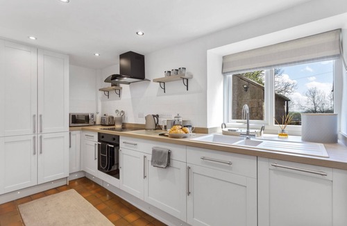 Grindon Cottage | Elegant Stone Cottage in Peak District with Scenic Views