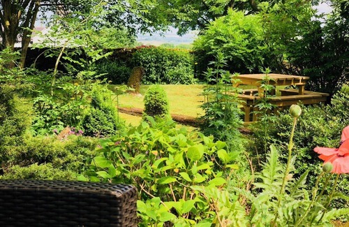 Grindon Cottage | Elegant Stone Cottage in Peak District with Scenic Views
