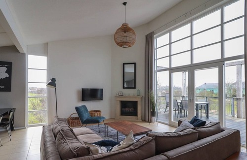 Makkum Cabin | Luxury detached villa on or near the beach