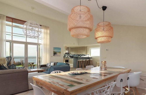 Makkum Cabin | Elegant Detached Villa Steps from the Beach - Family Friendly