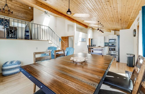 Depoe Bay House | Dog-Friendly Oasis with Ocean Views and Jetted Tub