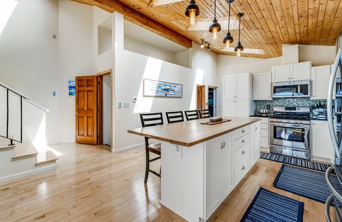 Depoe Bay House | Dog-Friendly Oasis with Ocean Views and Jetted Tub