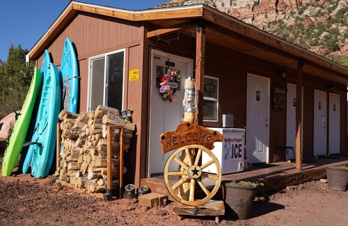 Hildale RV Rental | Guest Rated 10/10: Double Queen Tent at Zion View Camping