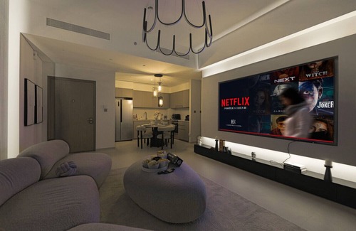 Downtown Dubai Apartment | Luxury Downtown Dubai Apt with Fountain View & Balcony