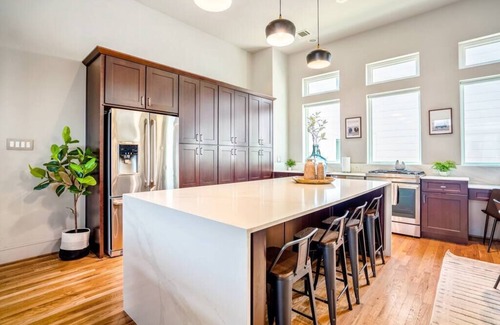 South Central Houston House | Discover a Downtown Hideaway with Breathtaking Views