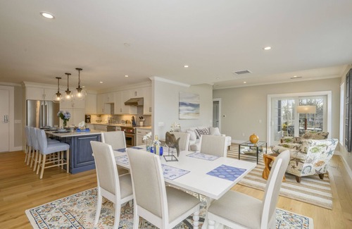 Harwich Port Condo | Beachfront Retreat: Walk to Shore, Pet-Friendly & Relaxing