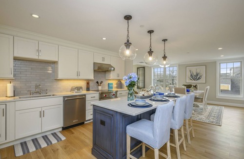 Harwich Port Condo | Beachfront Retreat: Walk to Shore, Pet-Friendly & Relaxing