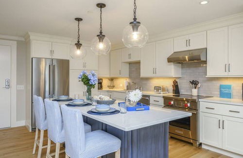 Harwich Port Condo | Beachfront Retreat: Walk to Shore, Pet-Friendly & Relaxing