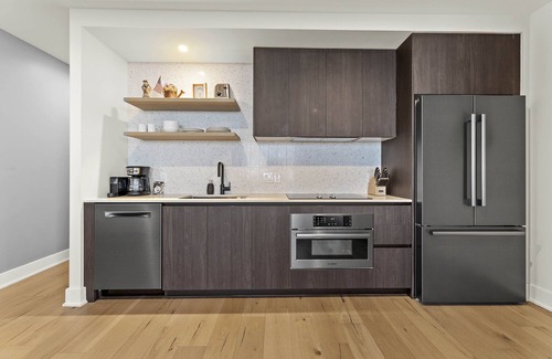 Rainey Street Historic District Condo | Elegant Downtown High Rise with Ocean Views and Pool