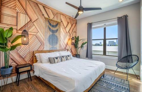 East Downtown Houston House | Rooftop Retreat: Downtown Home with Pet-Friendly Amenities