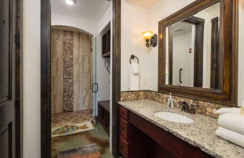 Moab Apartment | Elegant Downtown Villa with Pet-Friendly Amenities