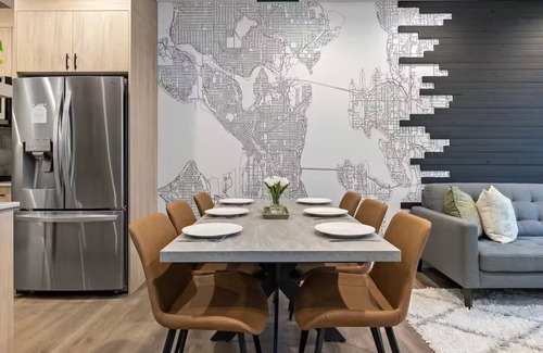 Squire Park House | Experience Downtown Seattle: Rooftop Deck & Hot Tub Oasis