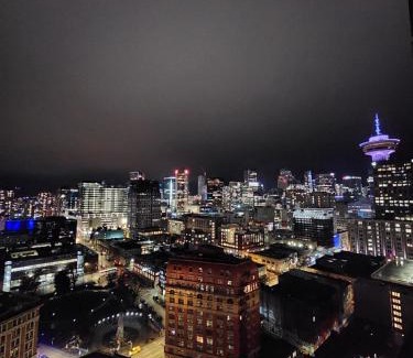 Gastown Apartment | Elegant Oceanfront Suite in Downtown Vancouver - Rated 9.2
