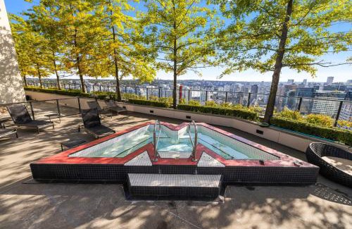 Gastown Apartment | Elegant Oceanfront Suite in Downtown Vancouver - Rated 9.2