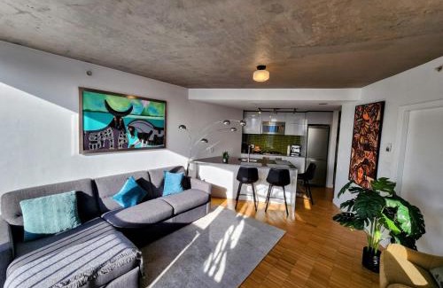 Gastown Apartment | Elegant Oceanfront Suite in Downtown Vancouver - Rated 9.2