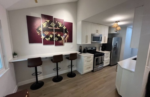 Riverside House | Discover Luxury DRIP: Pet Friendly with Spa and Breakfast