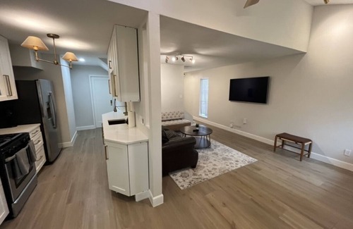Riverside House | Discover Luxury DRIP: Pet Friendly with Spa and Breakfast