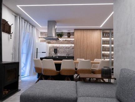 Alto do Capivari Hotel | Top-Rated Duplex Apartment with Pool in Campos do Jordão