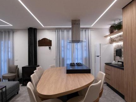 Alto do Capivari Hotel | Top-Rated Duplex Apartment with Pool in Campos do Jordão
