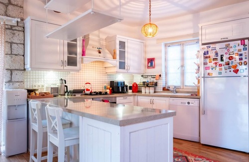 Hacımemis Villa | Elegant Duplex Villa with Pool and Garden in Alacati