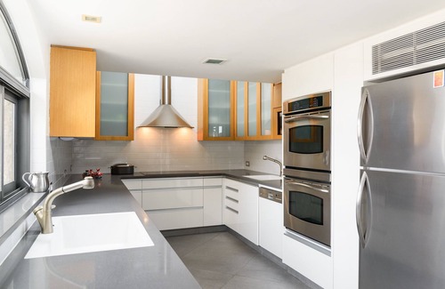 Old City Apartment | Stylish Duplex with Rooftop and Family-Friendly Amenities