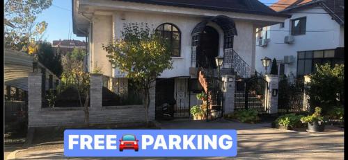 Sasad Apartment | Elegant Eagle Apartment - Pet Friendly with Great Amenities