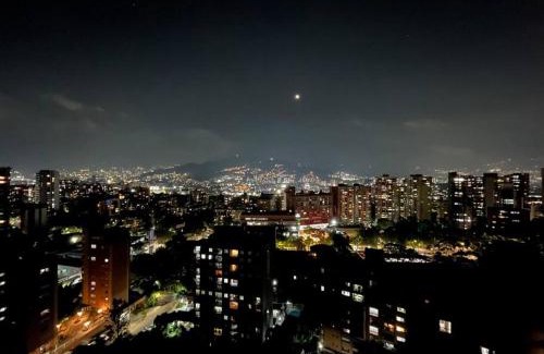El Poblado Apartment | Elegant El Poblado Loft: Relax in Medellin's Heart