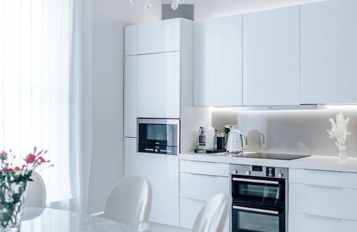 South Hampstead Apartment | Elegance Awaits at Period Haven with Relaxing Balcony Retreat