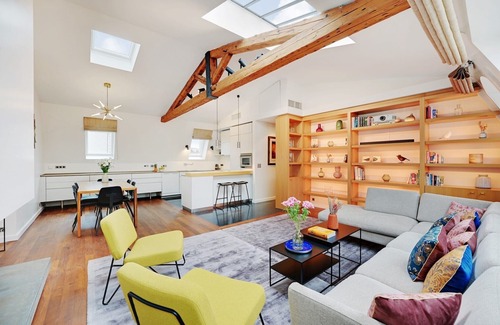 Odeon Apartment | French Elegance Awaits Near Odeon with Family-Friendly Amenities