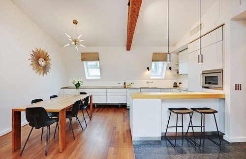 Odeon Apartment | French Elegance Awaits Near Odeon with Family-Friendly Amenities