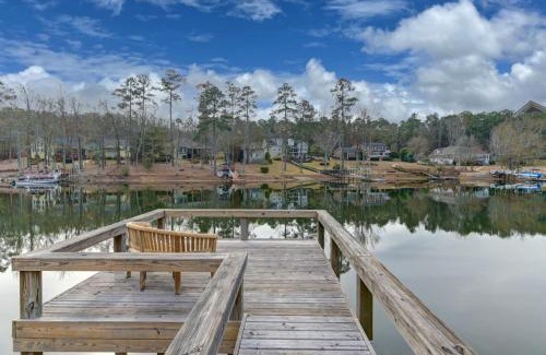 Lexington House | Elegant Lakeside Retreat: A Perfect 4-Star Getaway